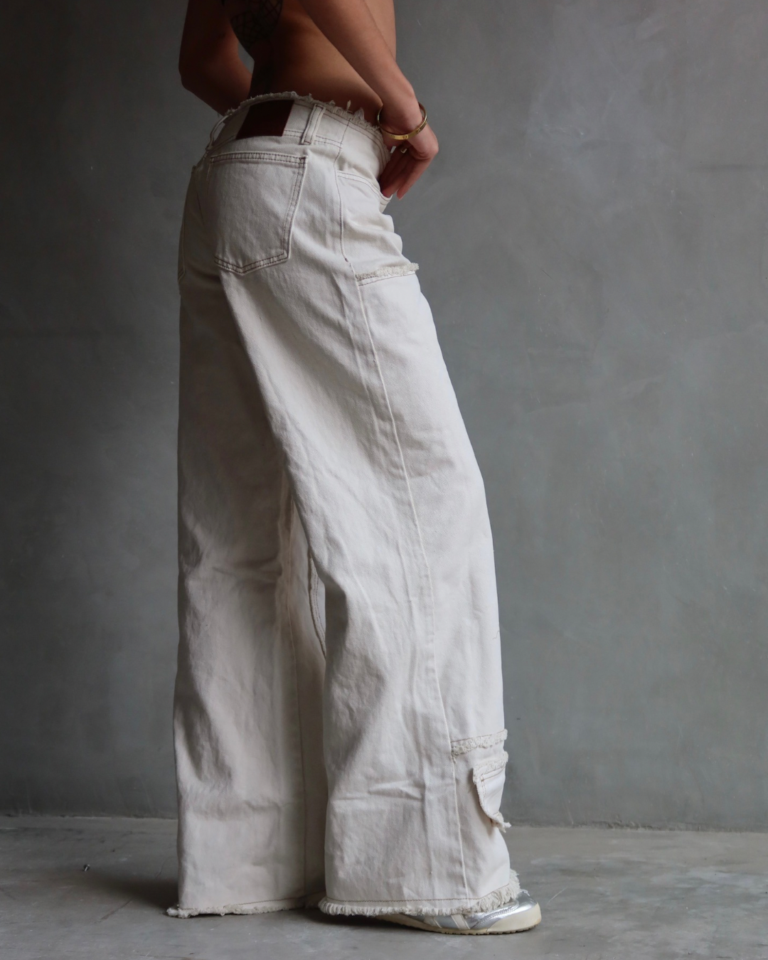 JEAN ANCHO DESTROYED WASH LIGHT BEIGE CREMA