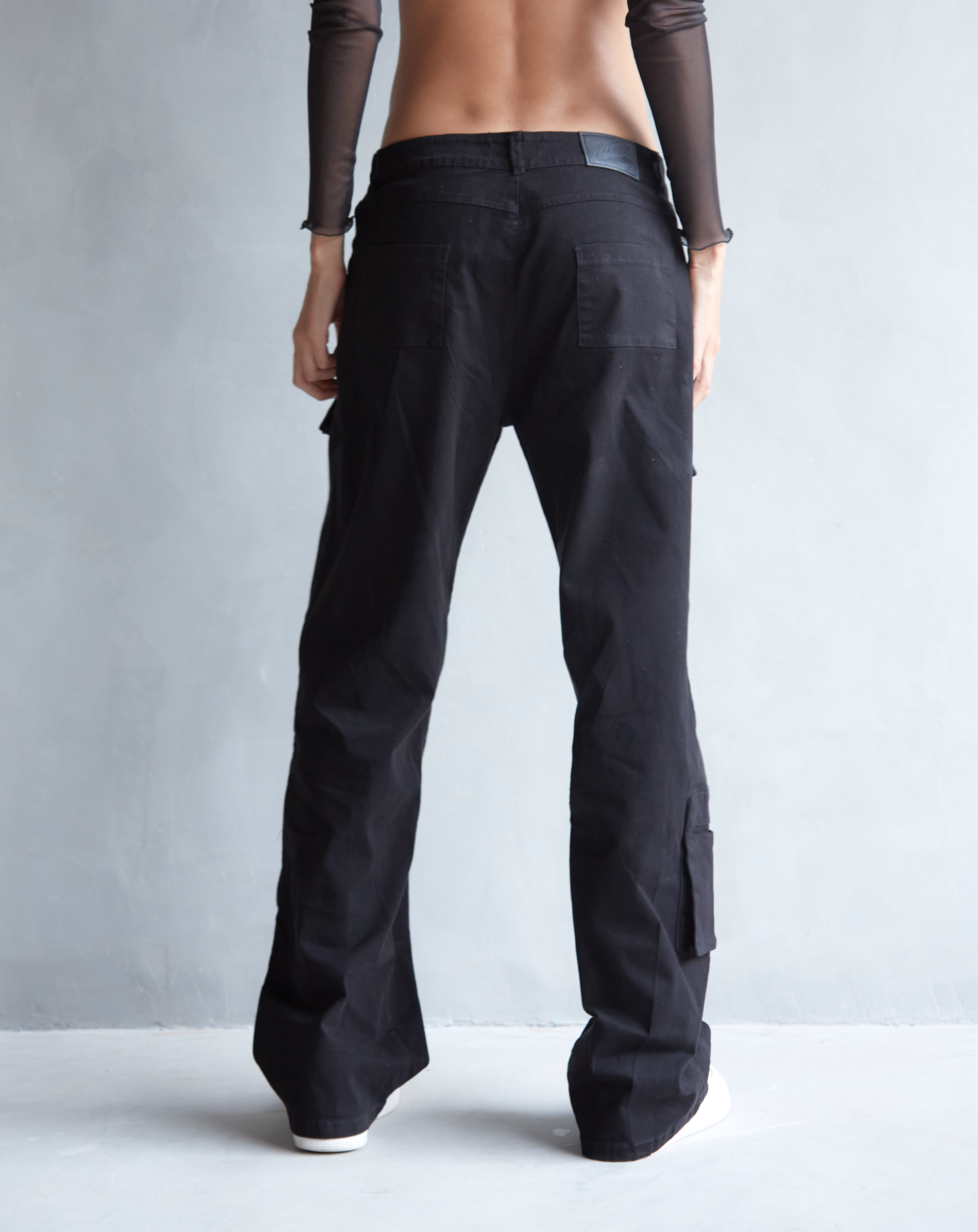 PANTALÓN CARGO MULTIPOCKET NEGRO