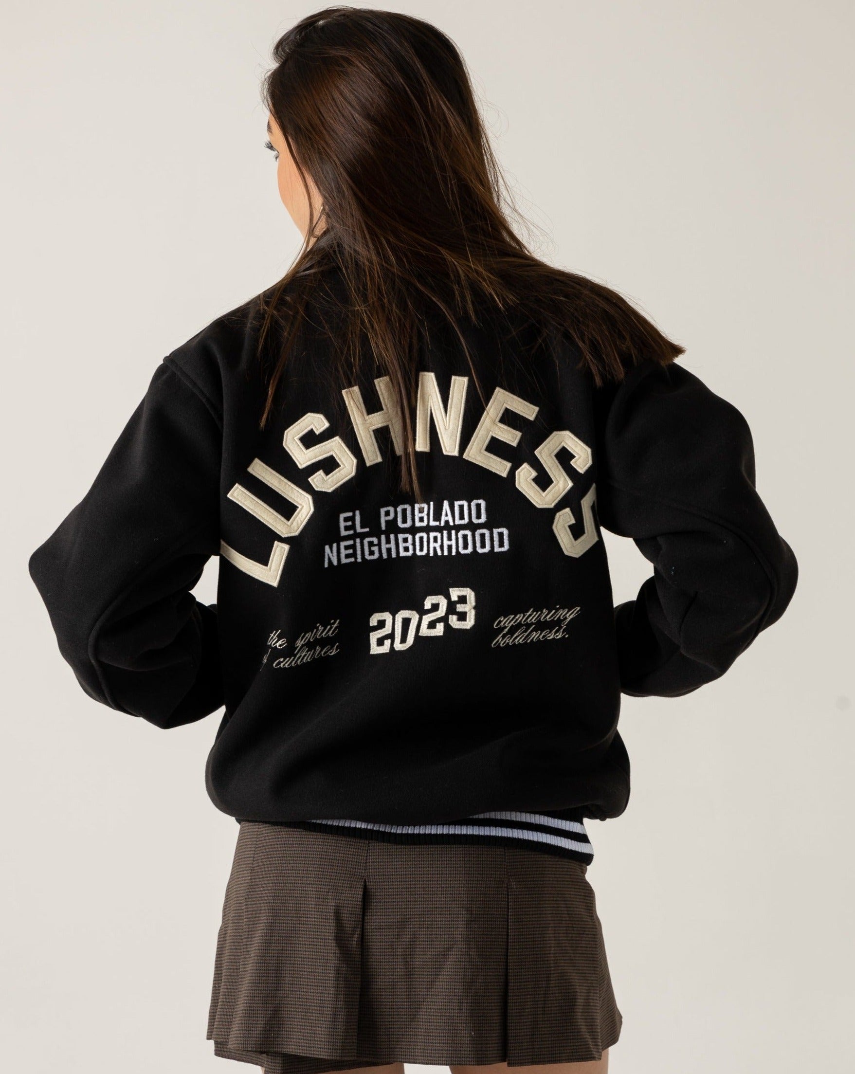 CHAQUETA BEISBOLERA VARSITY LUSHNESS NEGRA