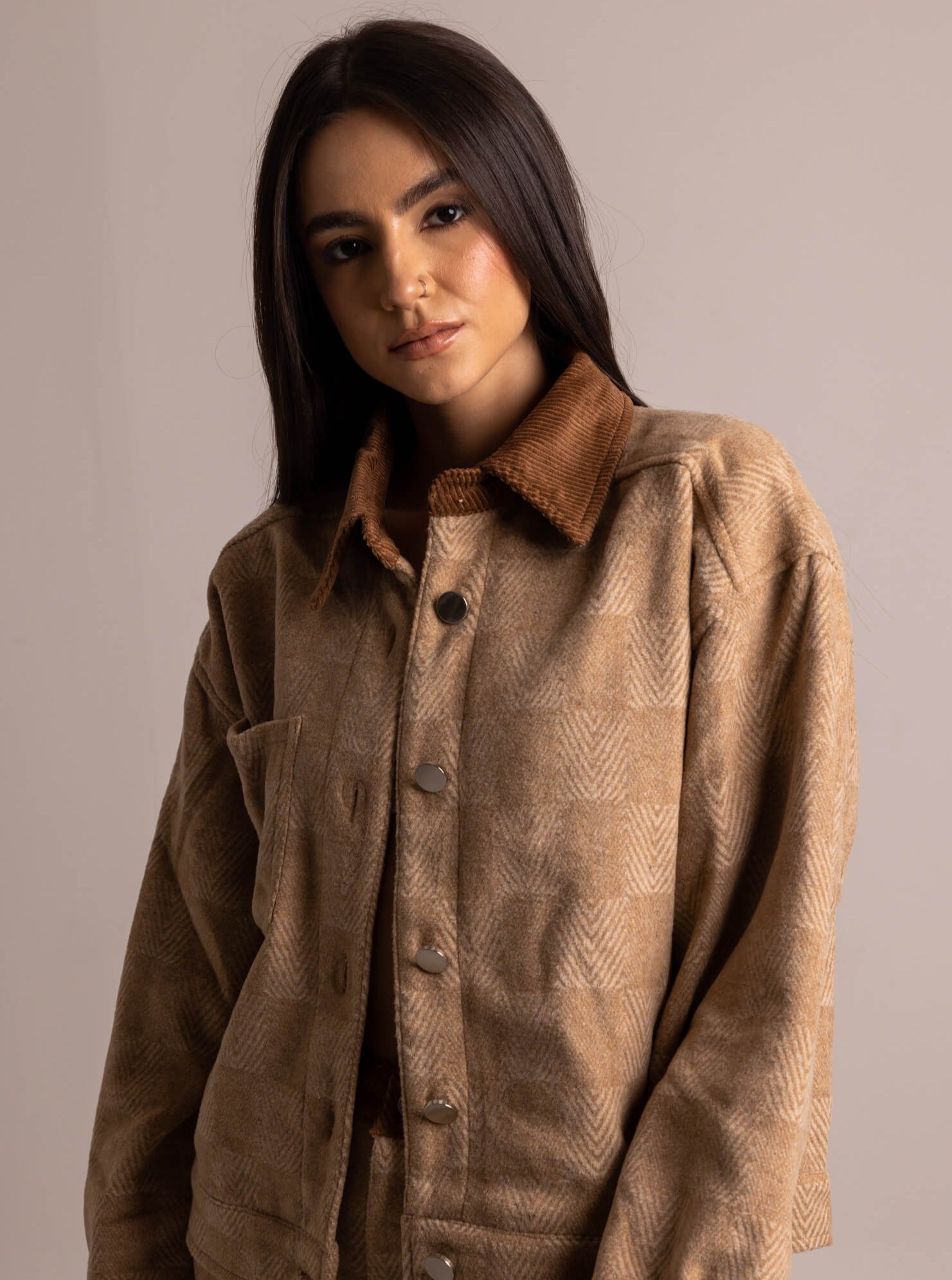 CHAQUETA DE CUADROS UNSEEN BEIGE