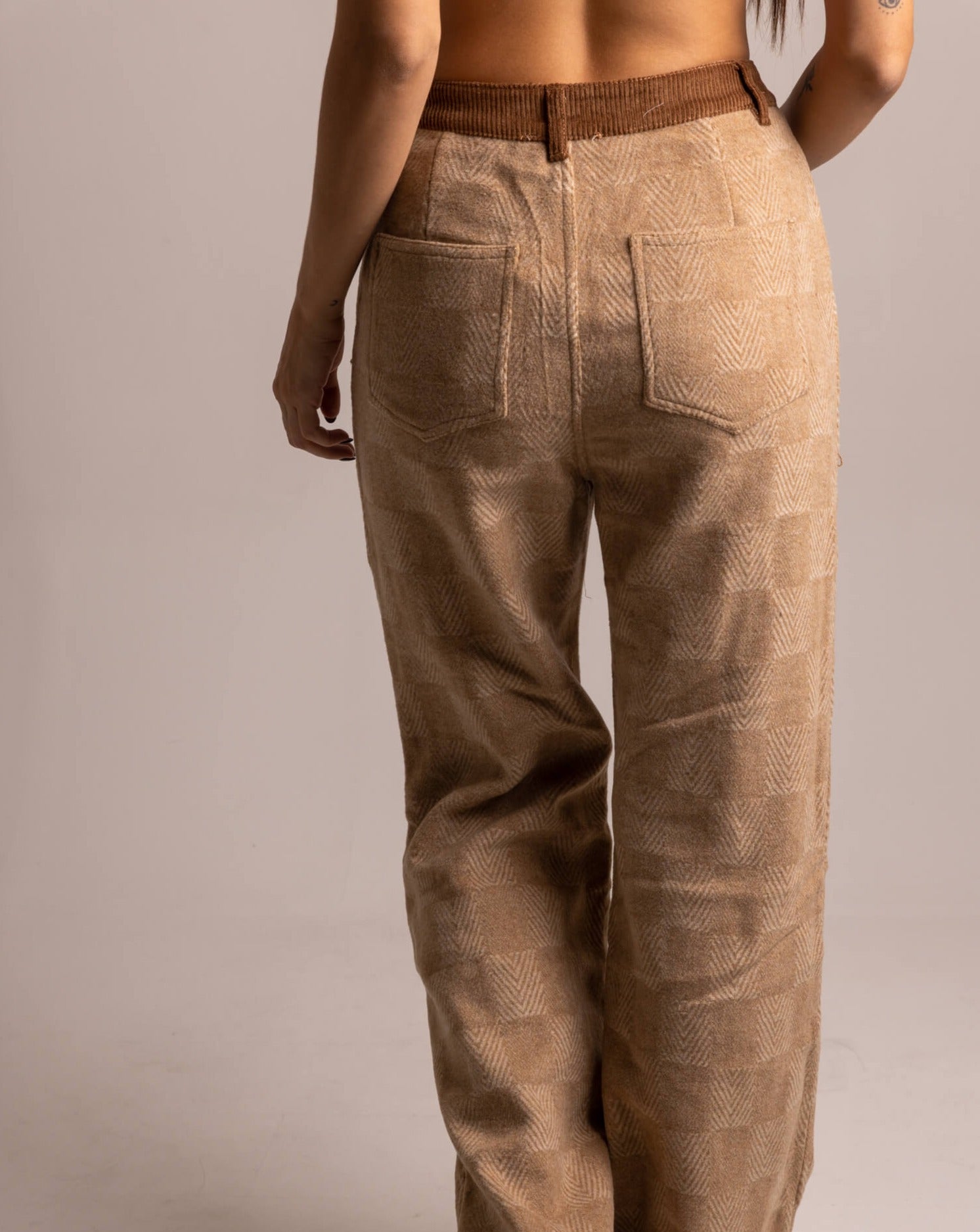 PANTALÓN DE CUADROS UNSEEN BEIGE